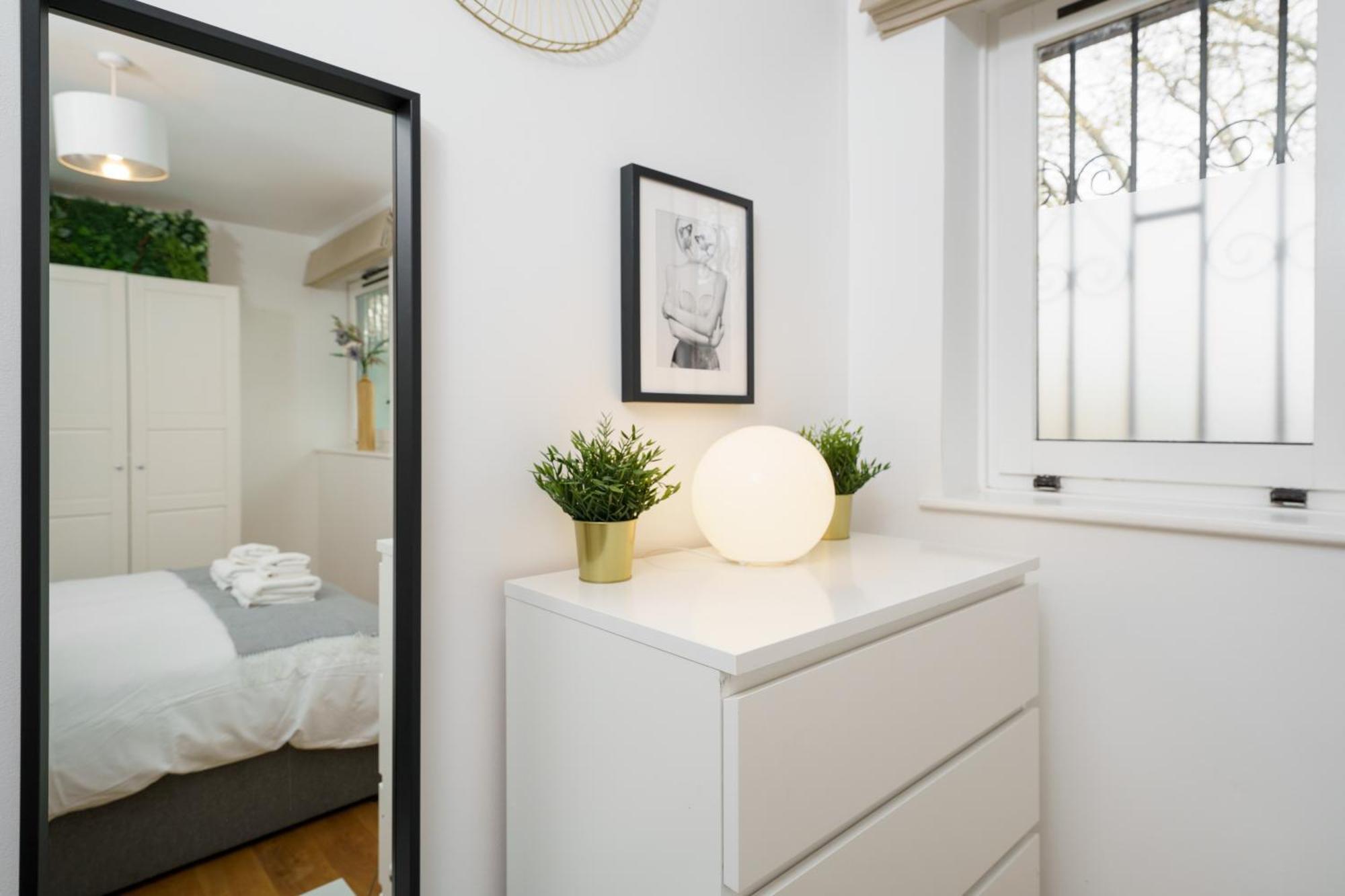 Lovely Apartment In Victoria Park Village Londres Exterior foto